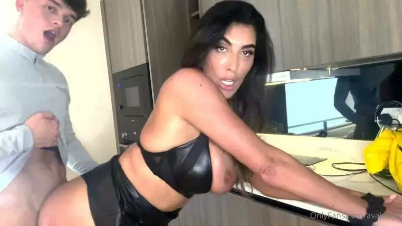 Ava Koxxx – Hotel Hookup With Young Tinder Date Video Leaked