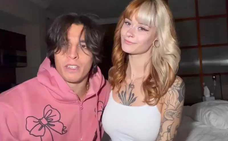 Sallydinosaur – Sextape with Gattouz0 Video Leaked